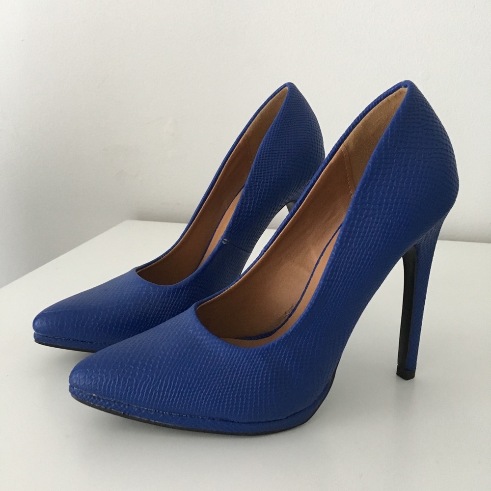Blue Pointed Toe Pumps